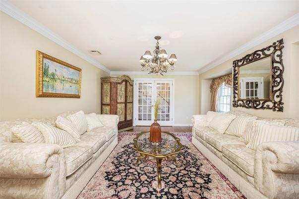 Chandelier, Interior, Living room