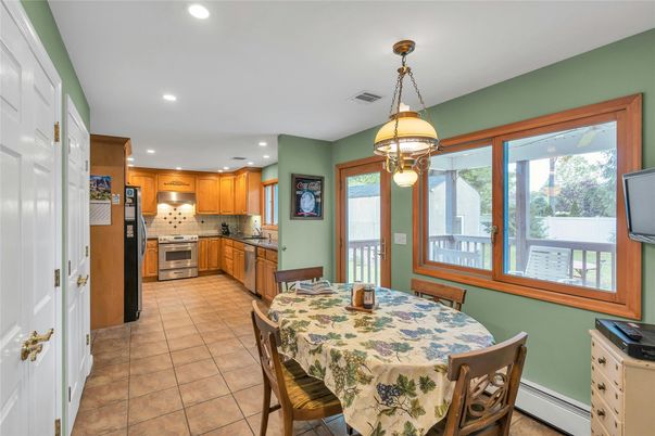 Dining room, Interior, Kitchen, Pendant Lights, Recessed Lighting, Stainless Steel Appliances