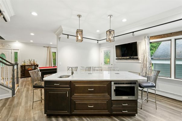 Dining room, Interior, Kitchen, Pendant Lights, Recessed Lighting, Wood Texture Flooring