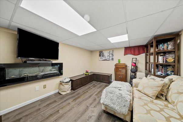 Interior, Living room, Recessed Lighting, Wood Texture Flooring