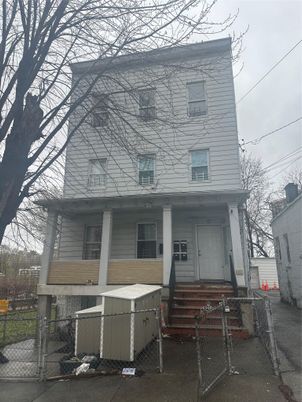 Exterior, Facade, American Foursquare