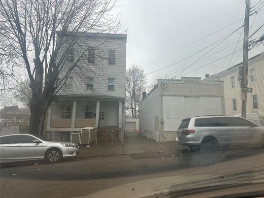 Exterior, Facade, Queen Anne Victorian