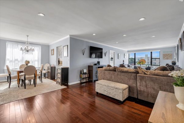 Chandelier, Dining room, Interior, Living room, Recessed Lighting, Wood Texture Flooring
