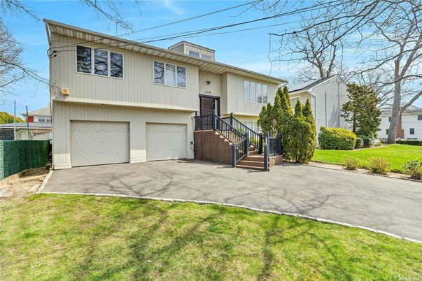 Attached, Exterior, Facade, Raised Ranch
