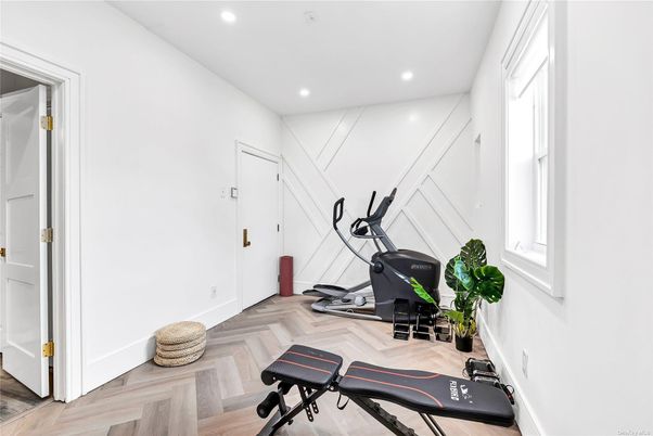 Fitness Equipment, Interior, Recessed Lighting, Wood Texture Flooring