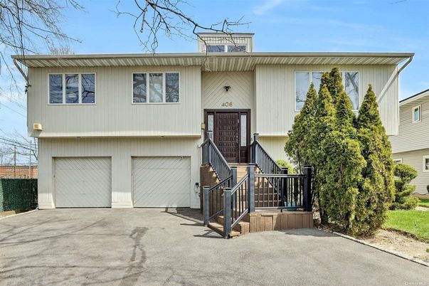 Attached, Exterior, Facade, Raised Ranch