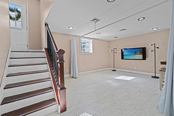 Interior, Recessed Lighting, Wood Texture Flooring