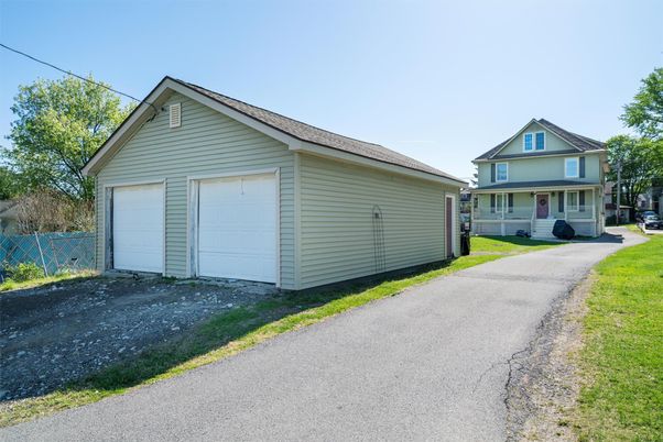 Detached Garage, Exterior