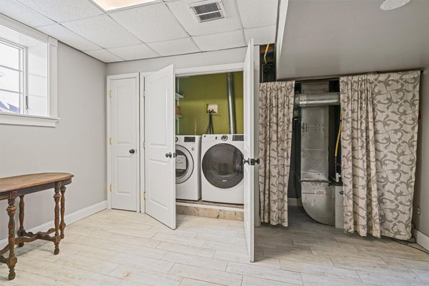 Interior, Utility Closets, Washer, Wood Texture Flooring