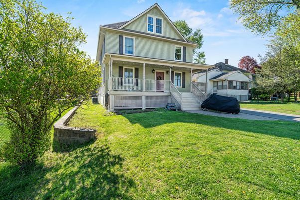 Backyard, Exterior, Facade, Queen Anne Victorian