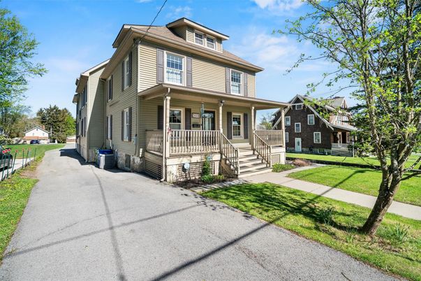 Exterior, Facade, American Foursquare