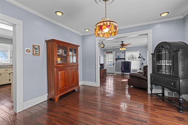 Interior, Pendant Lights, Recessed Lighting, Wood Texture Flooring