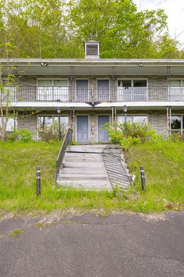Exterior, Facade, Rowhouse