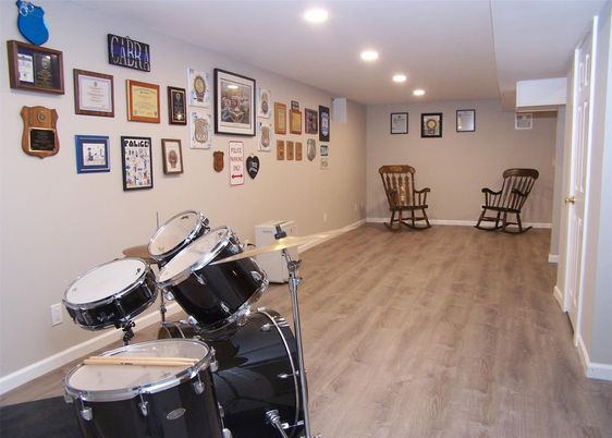 Fitness Equipment, Interior, Recessed Lighting, Wood Texture Flooring