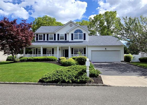 Attached, Exterior, Facade, Farmhouse