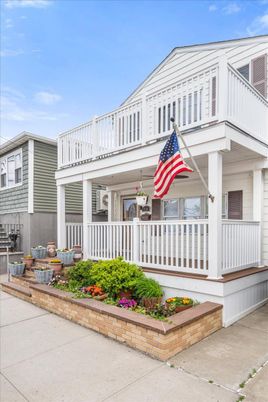 Exterior, Facade, Rowhouse