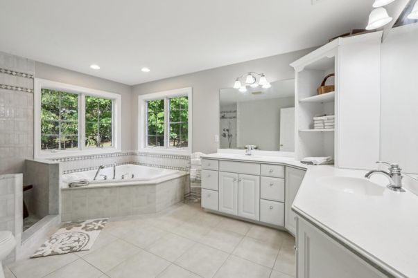 Bathroom, Dual Sink Vanities, Interior, Recessed Lighting