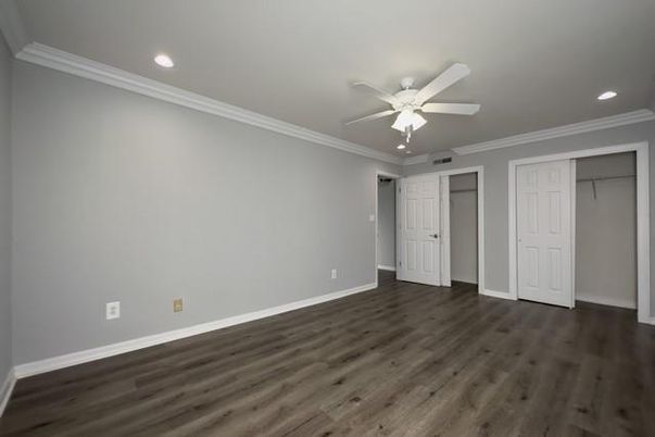 Empty room, Interior, Recessed Lighting, Wood Texture Flooring