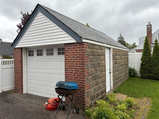 Detached Garage, Exterior