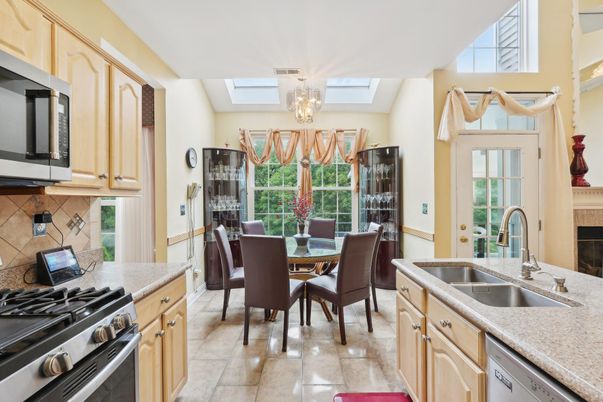Chandelier, Dining room, Interior, Kitchen, Stainless Steel Appliances