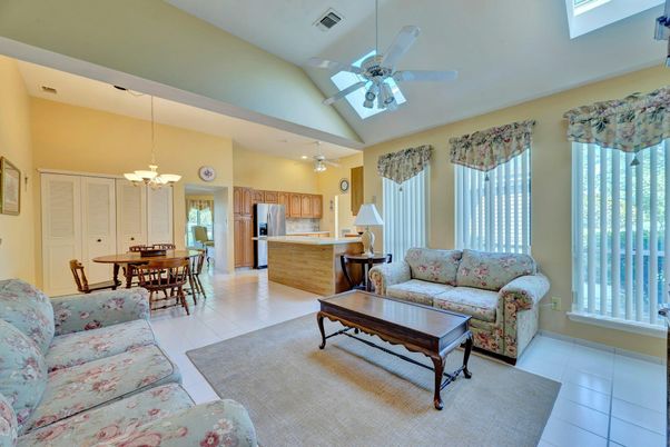 Chandelier, Dining room, Interior, Kitchen, Living room, Pendant Lights, Stainless Steel Appliances