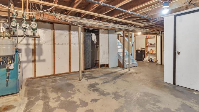 Empty room, Interior, Wooden Beams