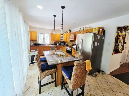 Dining room, Interior, Kitchen, Pendant Lights, Recessed Lighting, Stainless Steel Appliances
