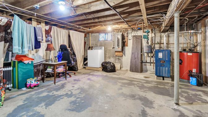 Interior, Washer, Wooden Beams