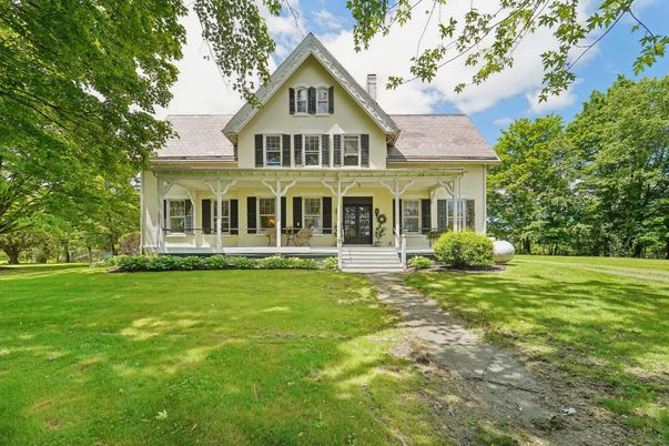 Exterior, Facade, Farmhouse