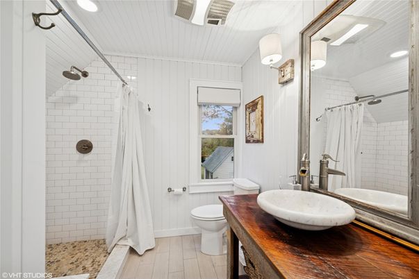 Bathroom, Interior, Recessed Lighting, Wood Texture Flooring