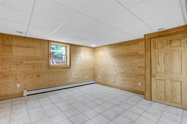 Empty room, Interior, Recessed Lighting, Wooden Walls