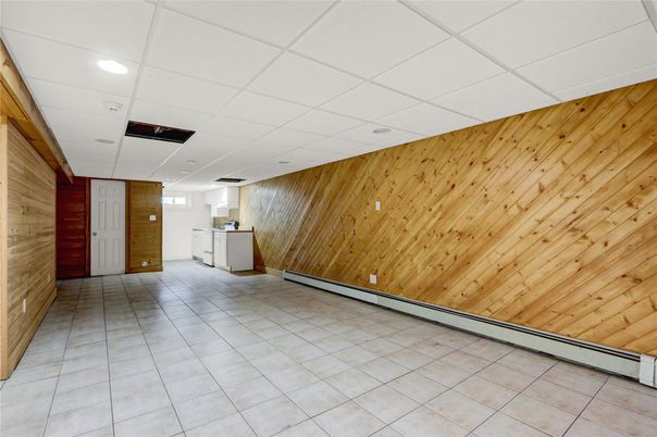 Empty room, Interior, Recessed Lighting, Wooden Walls