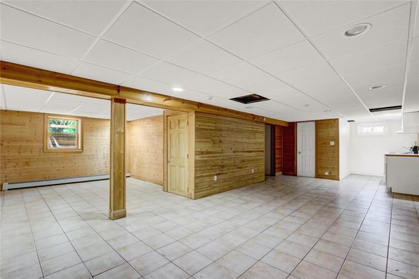 Empty room, Interior, Recessed Lighting, Wooden Walls