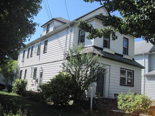 Exterior, Facade, American Foursquare