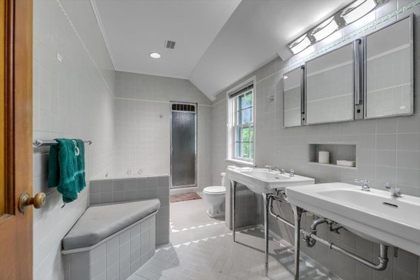 Bathroom, Dual Sink Vanities, Interior, Recessed Lighting