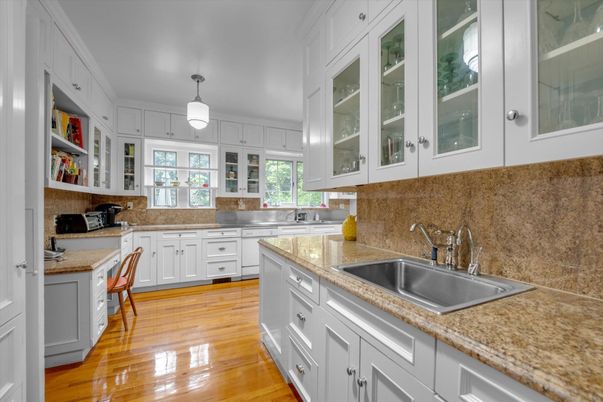 Interior, Kitchen, Pendant Lights, Wood Texture Flooring