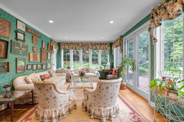 Interior, Living room, Recessed Lighting, Sun Room, Wood Texture Flooring