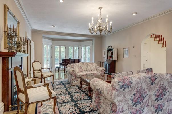 Chandelier, Fireplace, Interior, Living room, Piano, Recessed Lighting