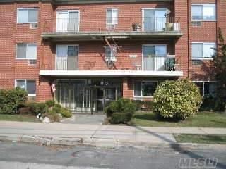 Exterior, Facade, Brick Facade, Rowhouse