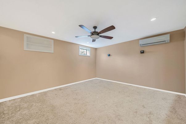 Empty room, Interior, Recessed Lighting