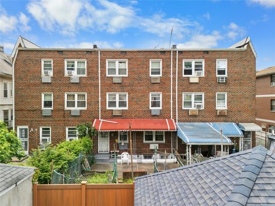 Exterior, Facade, Brick Facade, Rowhouse