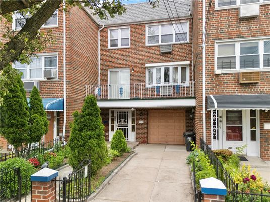 Attached, Exterior, Facade, Brick Facade, Rowhouse