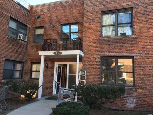 Exterior, Facade, Brick Facade, Rowhouse