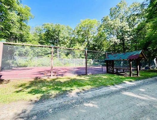 Exterior, Tennis Courts