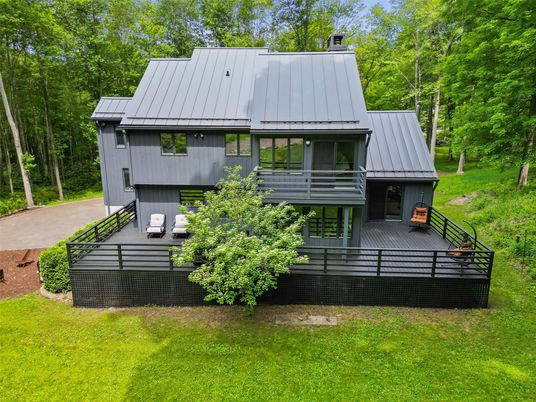 Backyard, Exterior, Facade, Modern
