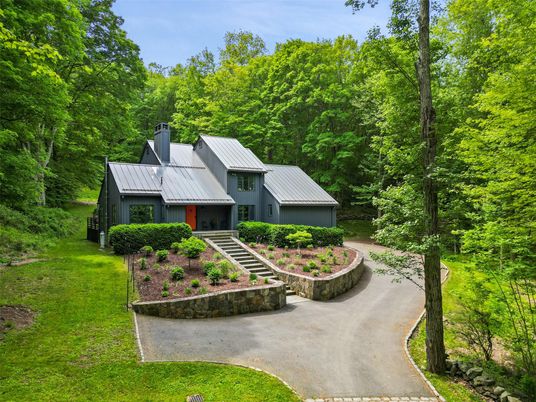 Attached, Backyard, Exterior, Facade, A Frame