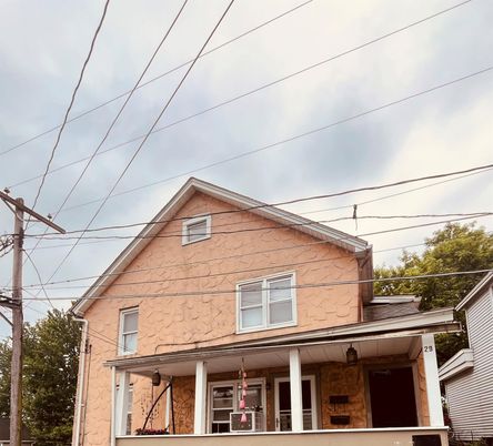 Exterior, Facade, Queen Anne Victorian