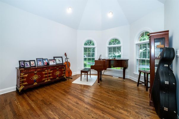 Interior, Piano, Recessed Lighting, Wood Texture Flooring