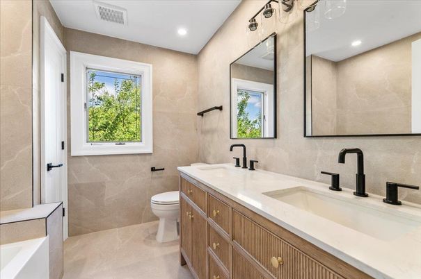 Bathroom, Dual Sink Vanities, Interior, Recessed Lighting