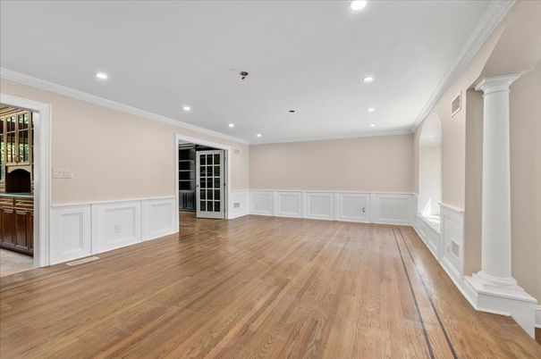 Empty room, Interior, Recessed Lighting, Wood Texture Flooring